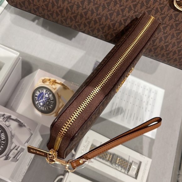 Michael Kors Jet Set Travel Large Travel CONTINENTAL wallet-wristlet-phoneholder - Picture 3 of 16